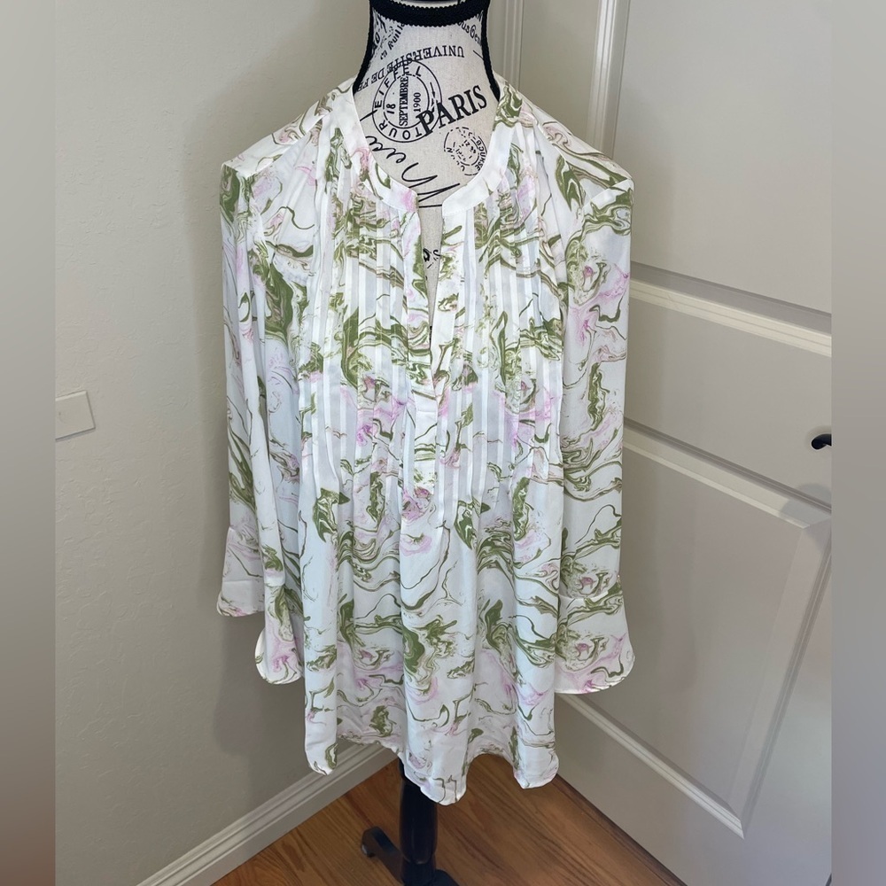 Style and Company Size Large Floral Bell Sleeve Pin tuck Blouse
